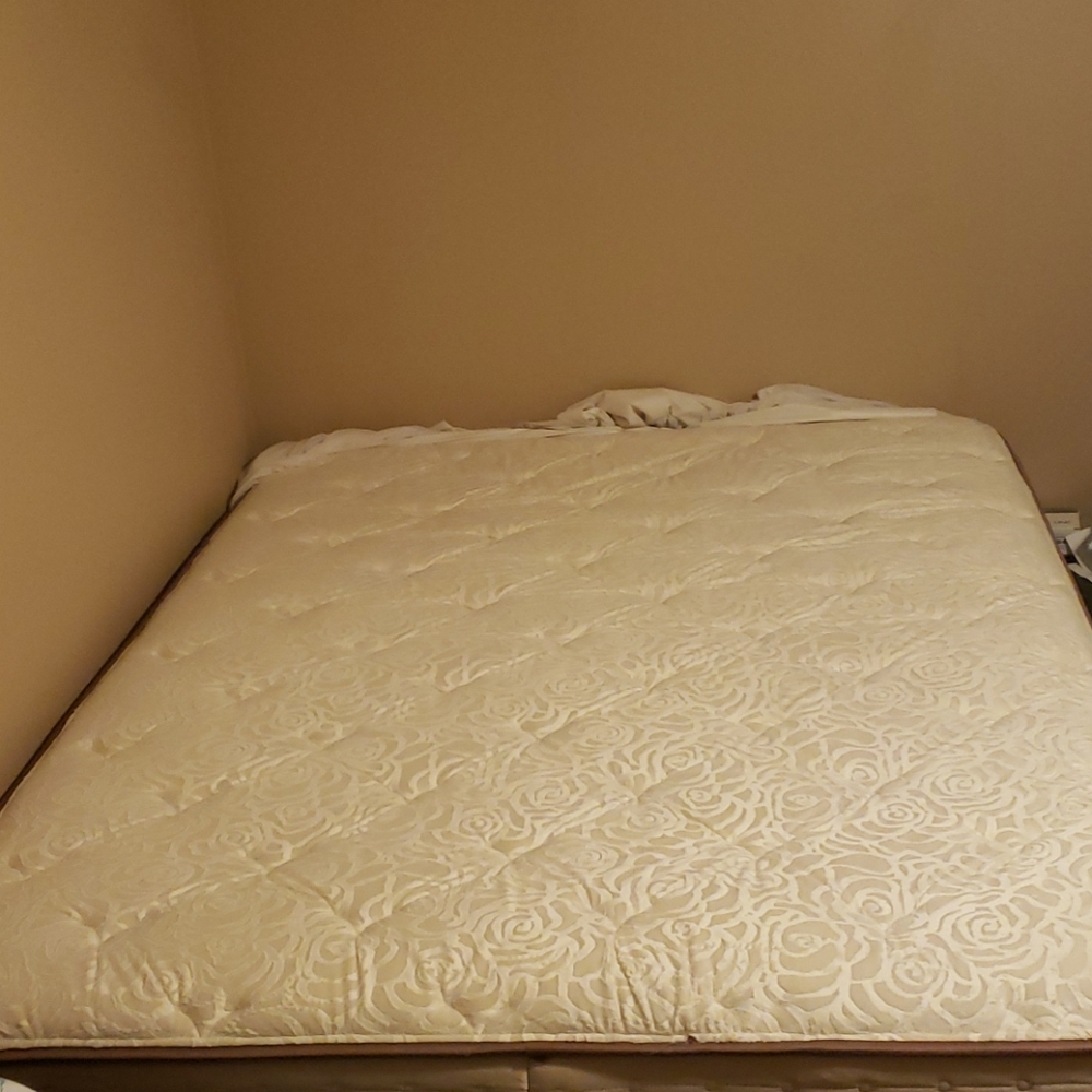 Mattress & Boxspring - Picture 2 of 6